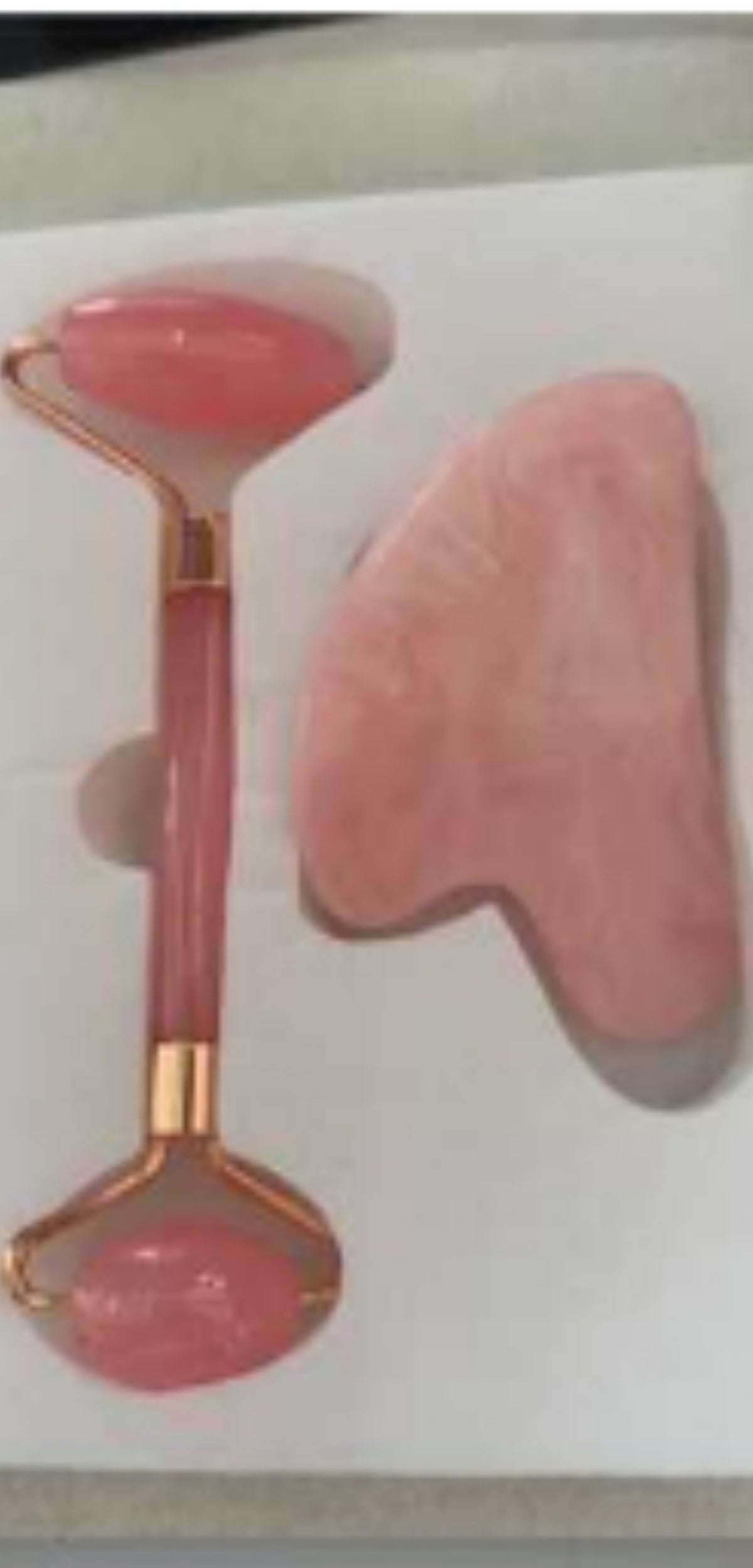 Gua sha-steinen — ro i ansiktet